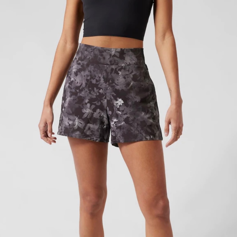 Athleta Brooklyn Printed Shorts New - Picture 4 of 9
